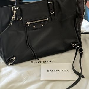 Balenciaga Papier A6 Zip Around in black